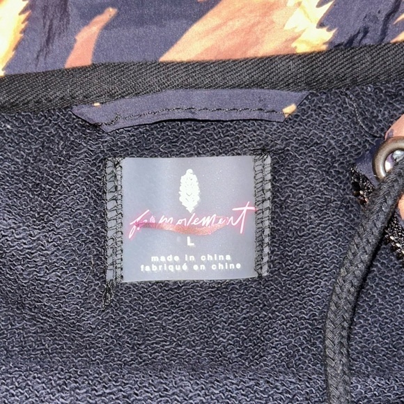 Free People NWOT Walk the Line Pullover - Size L - Picture 7 of 8